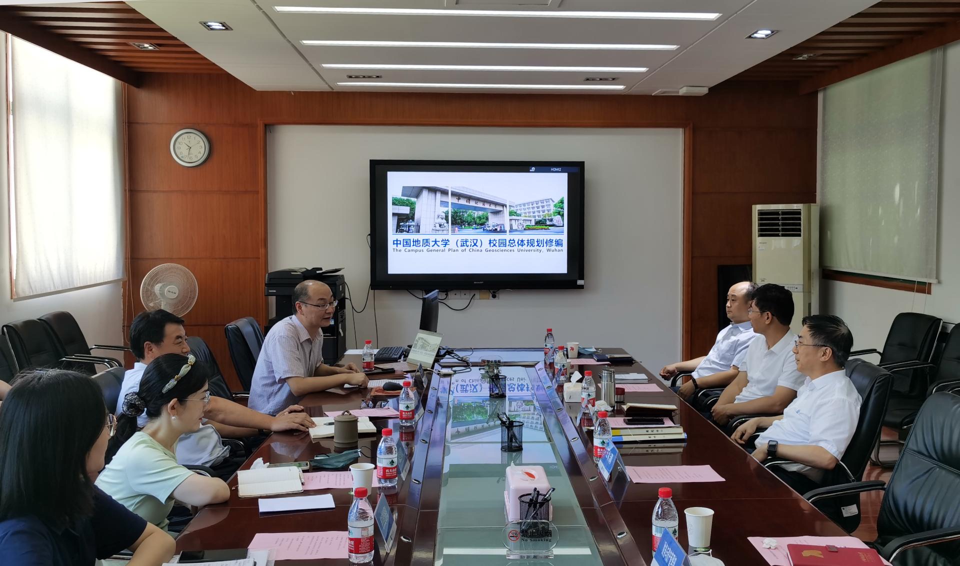 中國地質(zhì)大學(xué)（武漢）校長(zhǎng)王焰新到校園規(guī)劃與基建處調(diào)研-地大熱能